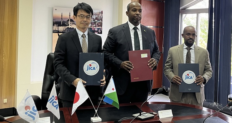JICA and Djibouti Government officials at the signing ceremony. 