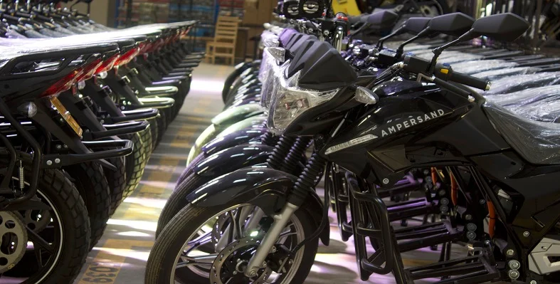 Amerpsand e-motorcycles lined up in a row.