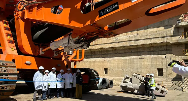 Debmarine_Namibia's_team_with_crawler_technology