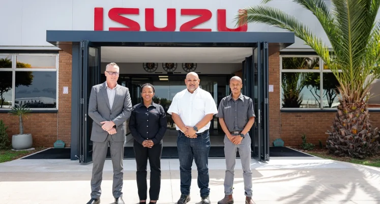Representatives_of_Isuzu_Datacentrix