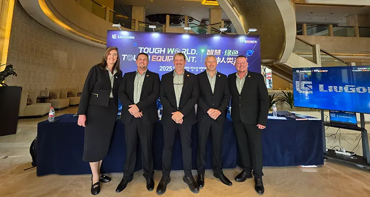 ELB's_team_receiving_award