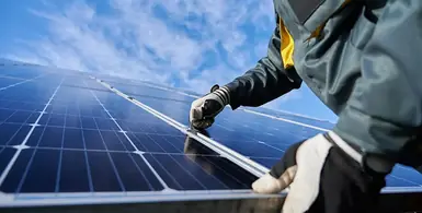 solar_panels_engineer_working