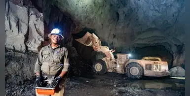 Underground-miner-man-machinery