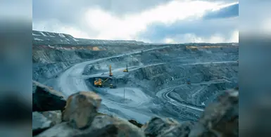 Work_of trucks_and_the_excavator_in_an_open_pit