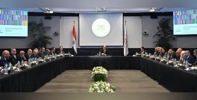 Members_sitting_in_a_roundtable_conference 