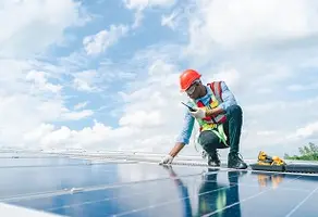 Man_working_solar_panel