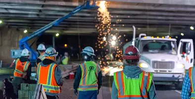 Group_of_workers_on_a_construction_site