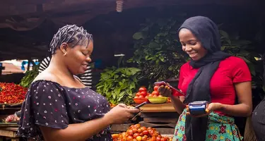 African_women_buying_vegetables