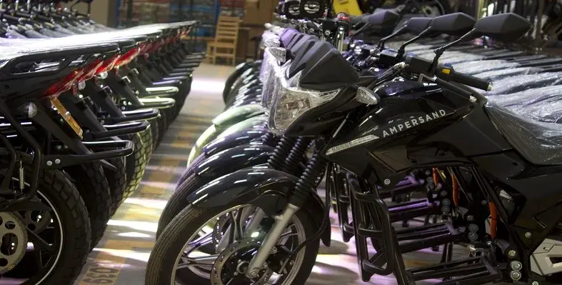 Amerpsand e-motorcycles lined up in a row.