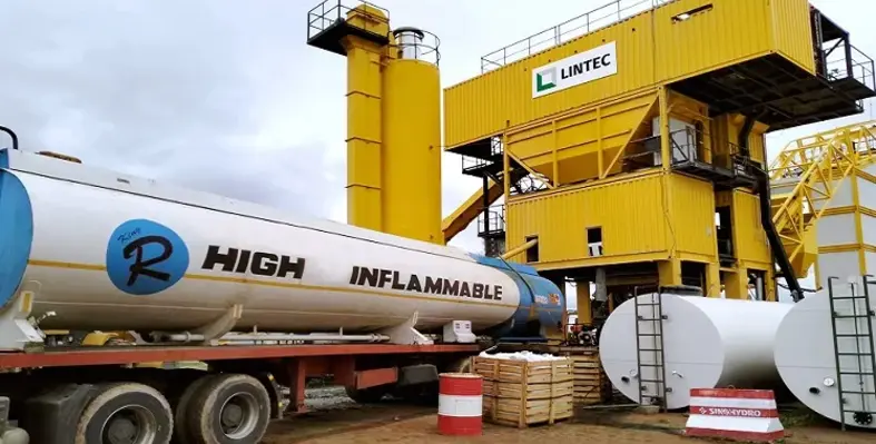 The containerised mixing plant from Lintec & Linnhoff at work on the airport construction project