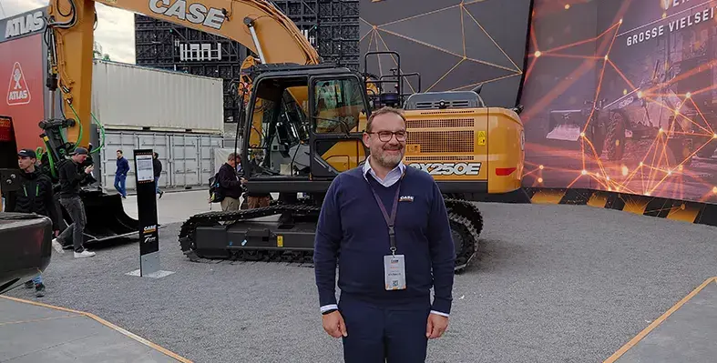 Dragan_Krznaric_at_CASE_stand_at_bauma_trade_show