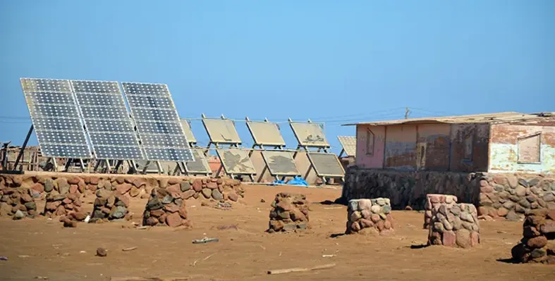 solar_panels_dusty_environment_Africa