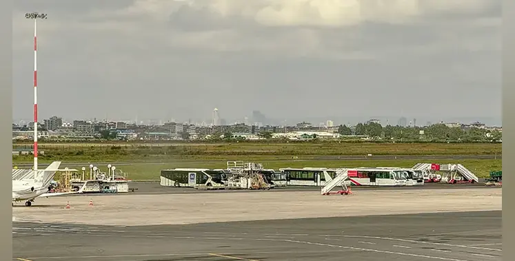 Airport-tarmac-transport-buses-planes-Jomo-Kenyatta-airport-Nairobi