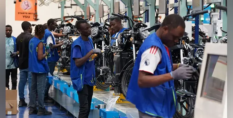 Mechanics-blue-vests-working-Spiro-motorcycles