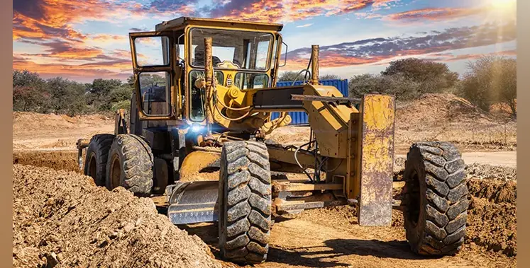 yellow-grader-construction-site-africa