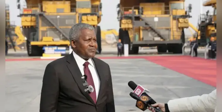 solar_panels_female_engineer