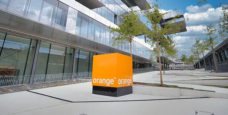 Caterpillar_Orange_Bridge_head_office