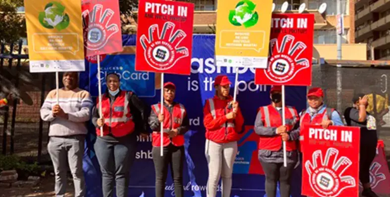 People_from_the_city_spreading_a_message_with_hoardings