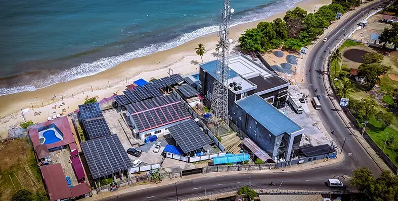 SierraLeone's_first_site_with_solar_panels 