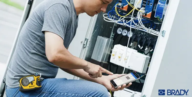 Man_with_Brady's_mobile_label_printer