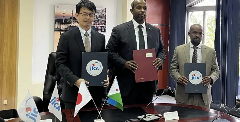 JICA and Djibouti Government officials at the signing ceremony. 