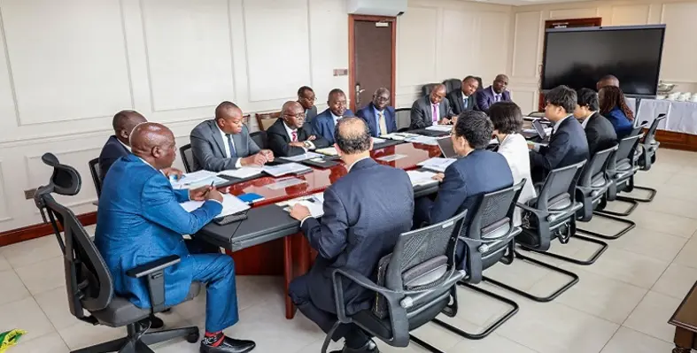 The Japanese delegation meeting with the Kenyan Ministry of Transport. 