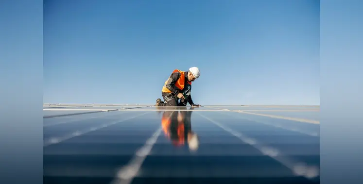 Man_on_solar_system