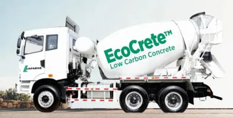 LAFARGE_Ecocrate_cement_producing_truck