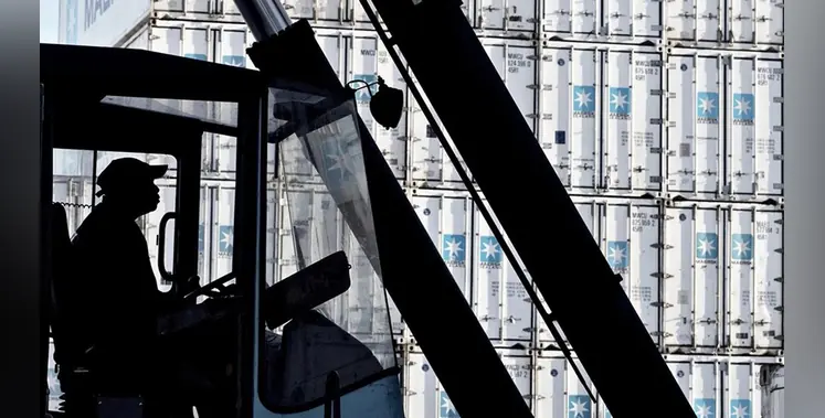 Maersk's_container_truck