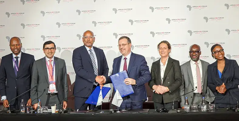 Orange_and_IFC_team_at_the_MoU