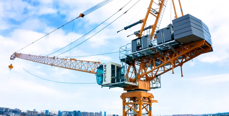 A picture of the new Potain MCR 305 luffing jib tower crane from Manitowoc.