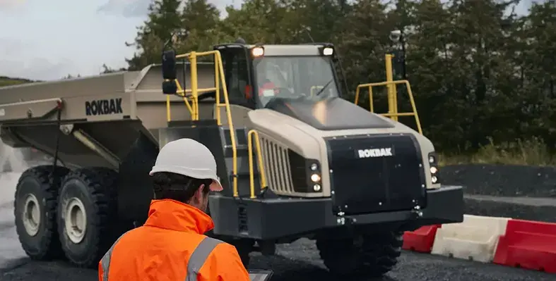 Rokabak's_haul_truck_on_the_roads