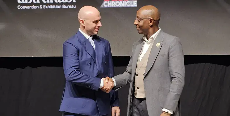 Executives_shake_hands