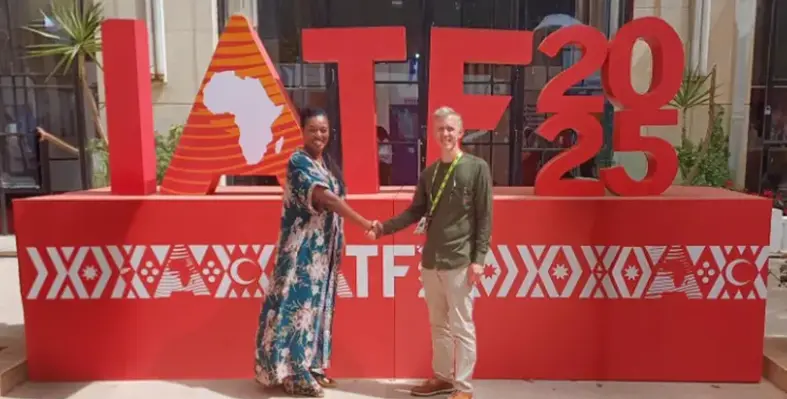 Delegates_of_companies_shake_hands