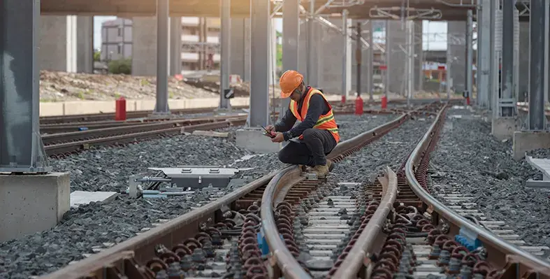 Worker_sitting_on_the_railway_track
