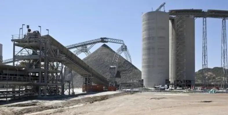 Picture_of_the_Mogalakwena_Mine_in_Limpopo_province_South_Africa._Copyright_ABB._Stockpile_feed_silo_and_conveyors